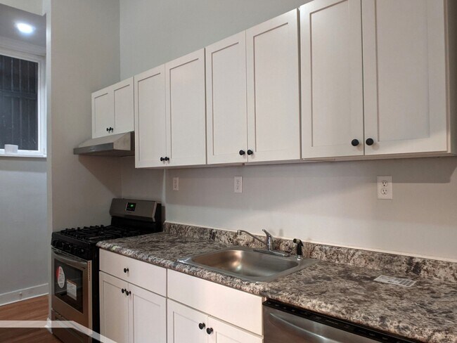 Building Photo - 3544 N Halsted St
