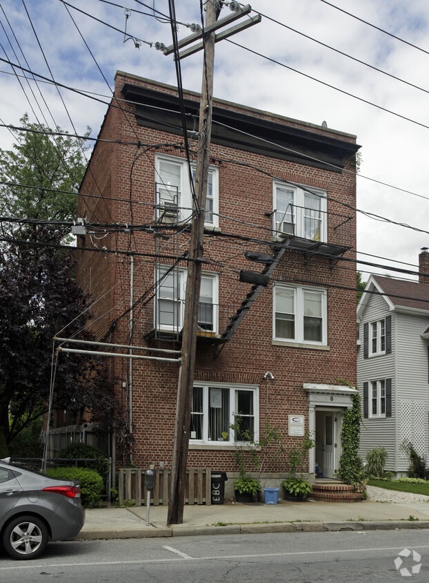 Foto del edificio - 8 N Tyson Ave