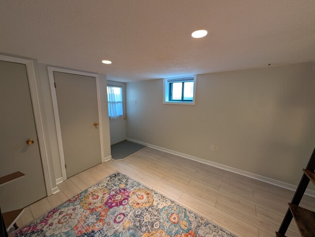 Building Photo - 44 Rosevear Av