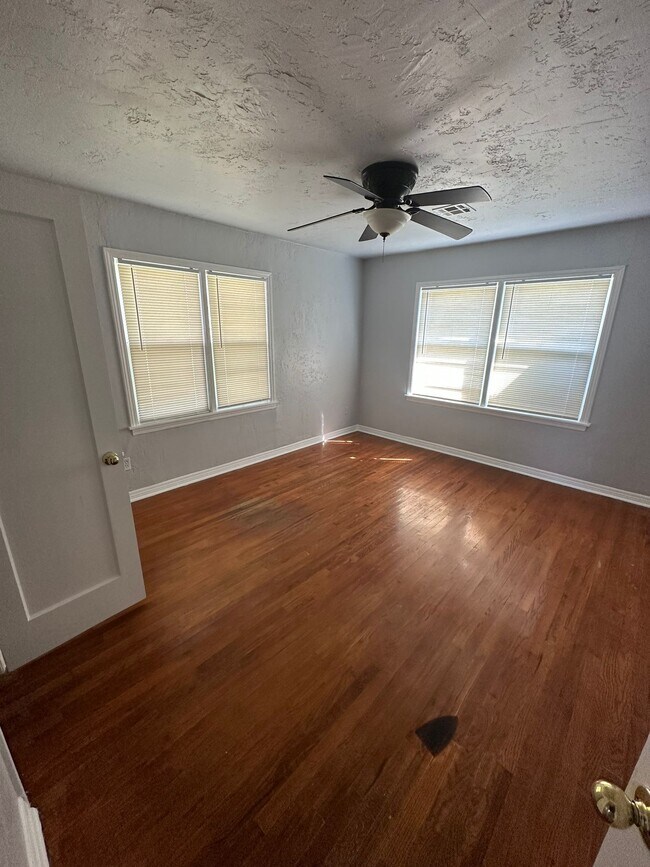 Foto del edificio - 1805 NW Kingsbury Ave