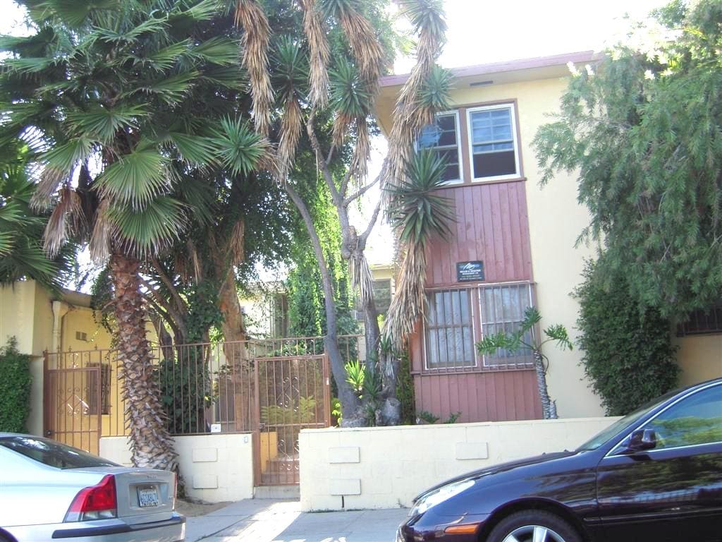 Primary Photo - 5563 W Pico Blvd