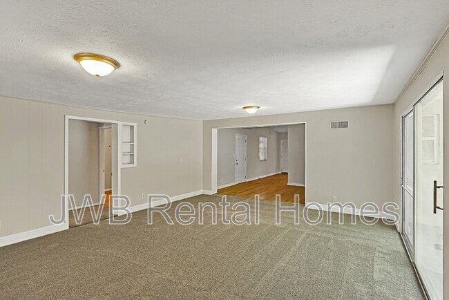 Building Photo - 1241 De Paul Dr