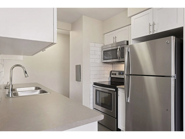 Building Photo - 2175 Avenue Road