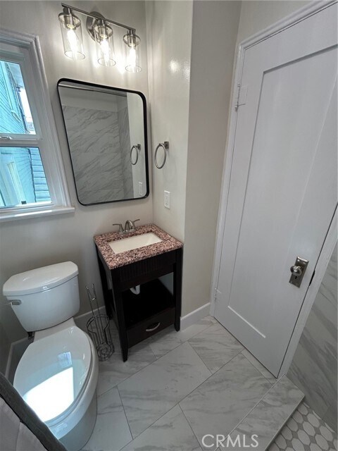 Foto del edificio - 1082 W 21st St
