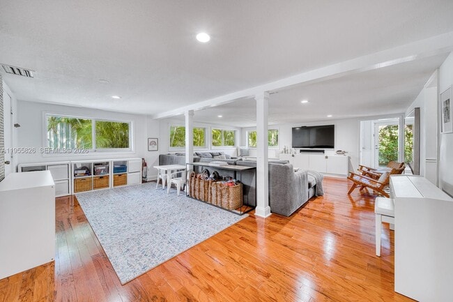 Foto del edificio - 3227 Riviera Dr