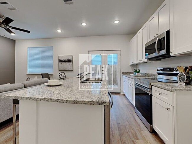 Building Photo - $1775! 3 Bedroom/ 2.5 Bathroom Townhome!