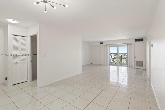 Building Photo - 3215 S Ocean Blvd