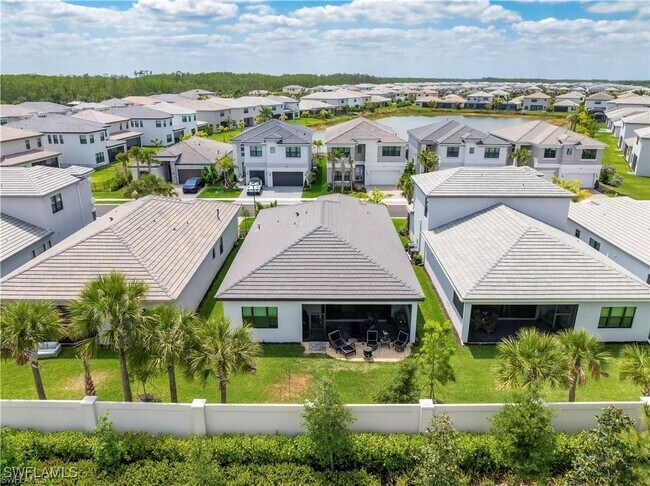 Foto del edificio - 12814 Hawkins Dr