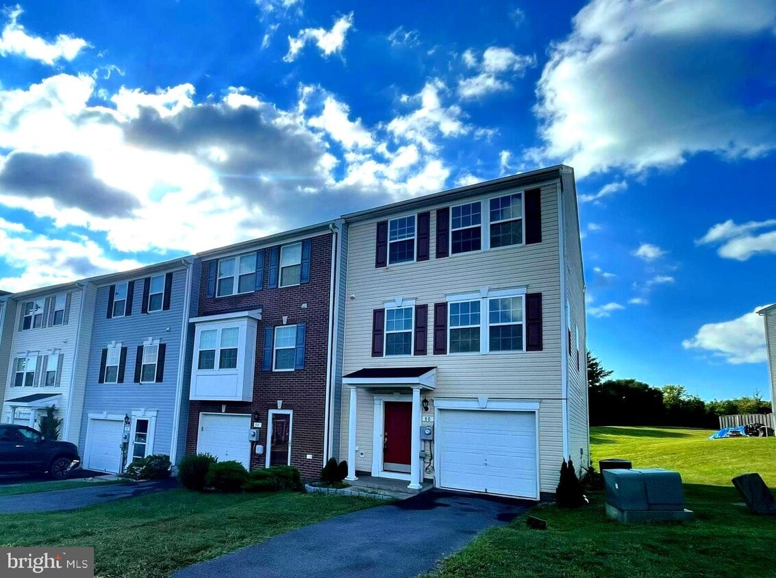 80 Carnegie Links Dr, Martinsburg, WV 25405 Townhome Rentals in