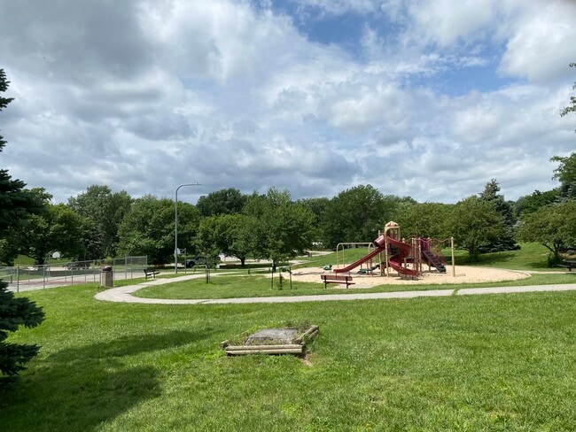 Foto del edificio - 2129 N 122nd Cir