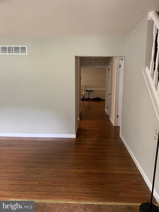 Primary Photo - 758 Shropshire Dr