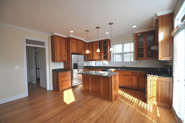 Building Photo - 118 McKinley Ave