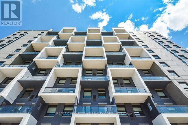 Building Photo - 460 Belmont Ave W