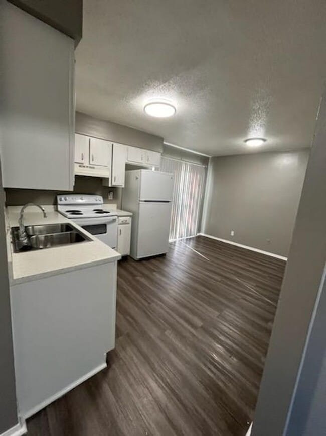 Building Photo - 103 Nottingham Way