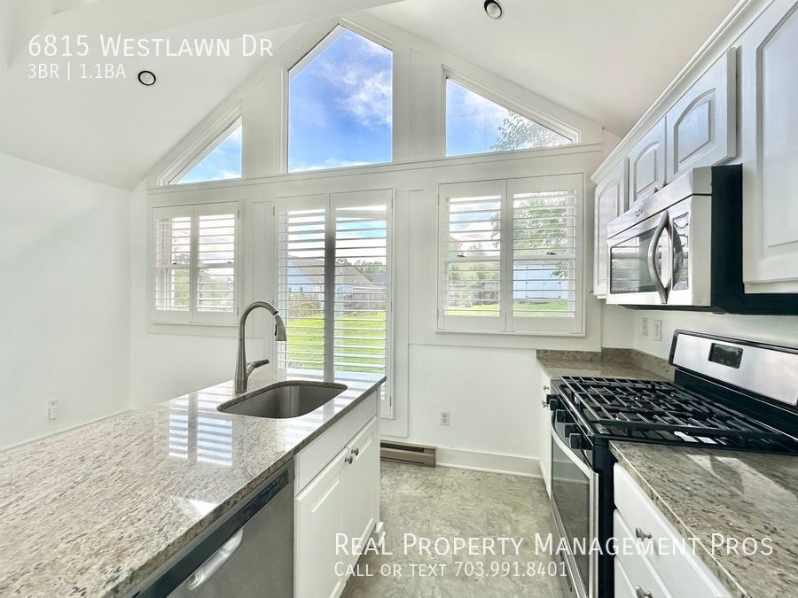Primary Photo - Bright & Beautifully Renovated Falls Churc...