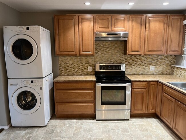 Building Photo - 440 Ida Ln