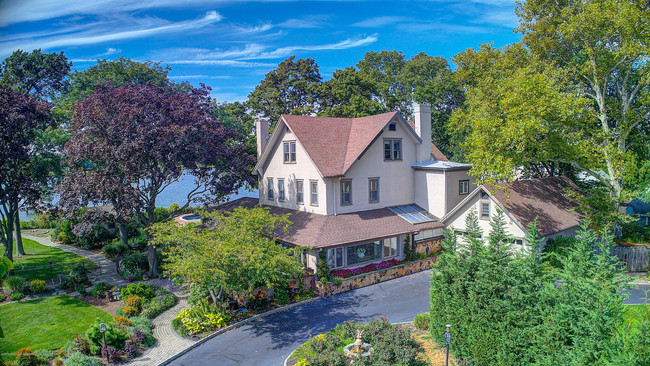 Foto del edificio - 33 Goose Neck Point Rd