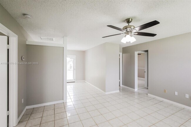 Foto del edificio - 1252 SW Goodman Ave