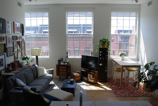 Foto del edificio - 1324 E St SE