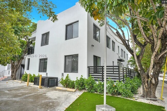 Foto del edificio - 638 SW 21st Ave