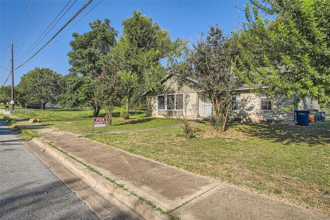 Foto del edificio - 7214 Salt Springs Dr