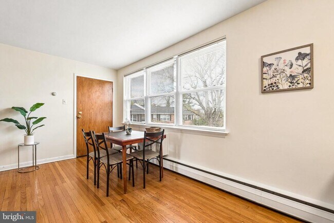 Foto del edificio - 1334 Montgomery Ave