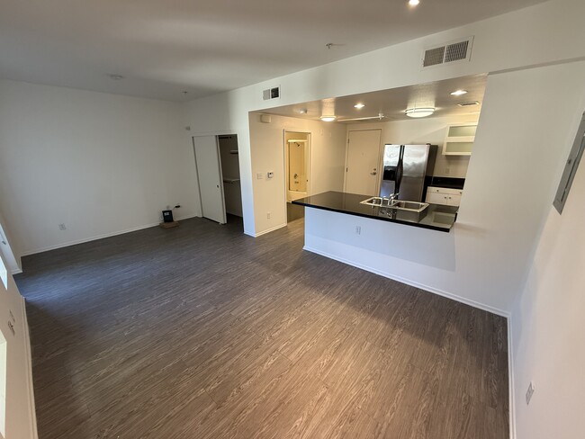 Building Photo - Bixel at Fifth