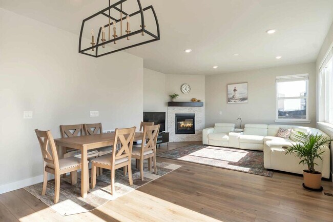 Foto del edificio - Spacious 3 bed 3 bath 2-story comfortable and stylish home in desirable location in Parker