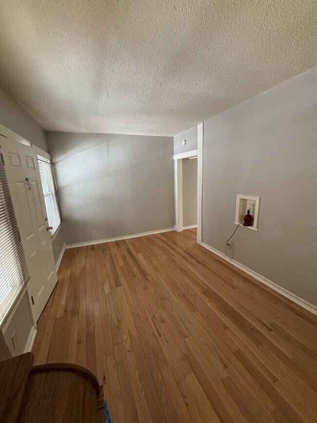 Foto del edificio - 4065 Concordia Ave