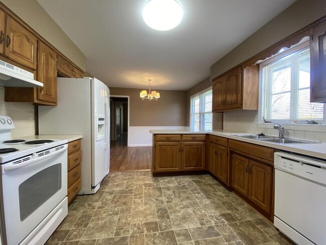 Building Photo - 11305 E 45th St