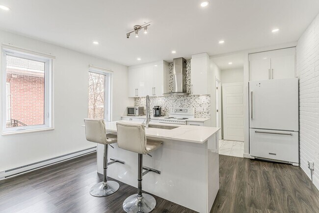 Photo du bâtiment - 824 Av Av du Mont-Royal E,
