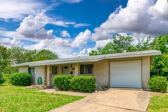 Building Photo - 3230 Ridgeview Cir