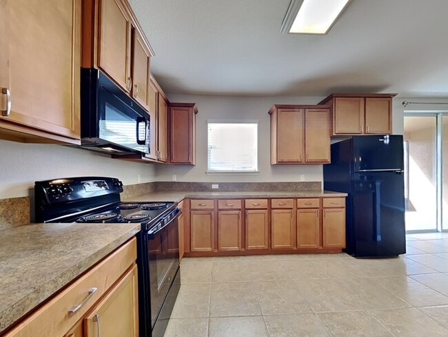 Building Photo - 6925 Glenbrook Dr