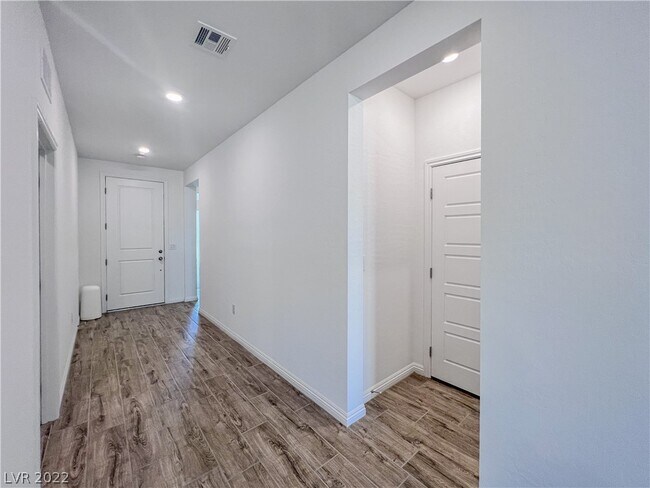 Building Photo - 6250 Lamont Hills Ave