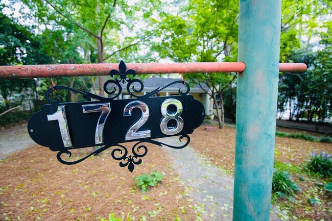 Foto del edificio - 3 Bedroom, 2 Bathroom in the Forest Acres Area - Available July 2026!