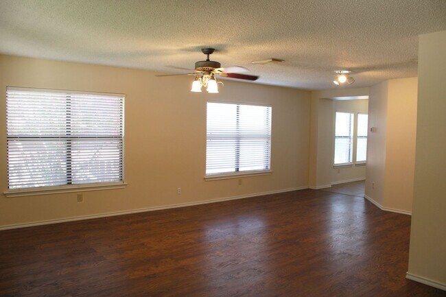 Building Photo - 4 - BEDROOM IN LONGS CREEK