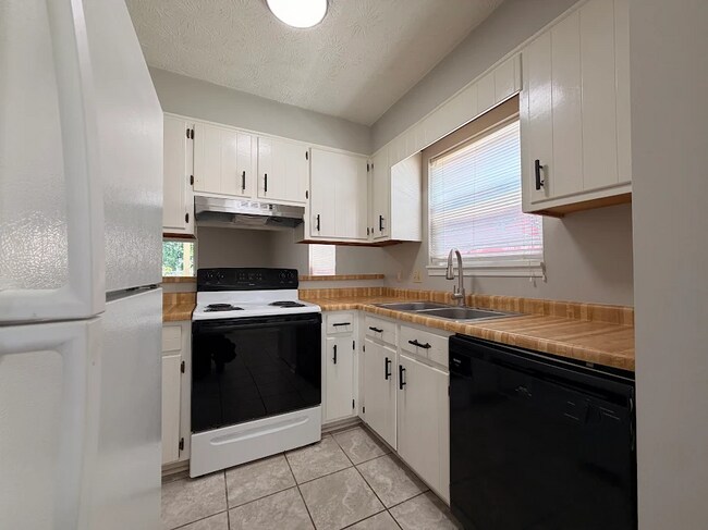 Foto del edificio - 120 Cumberland Ct