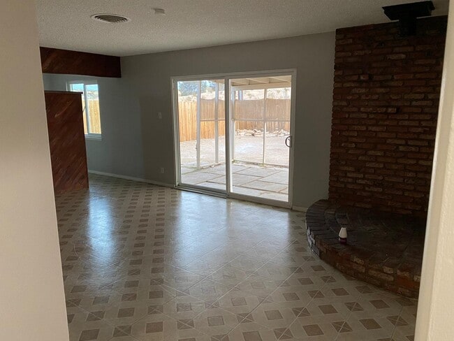 Sala de estar 2 - 630 Kelly Dr