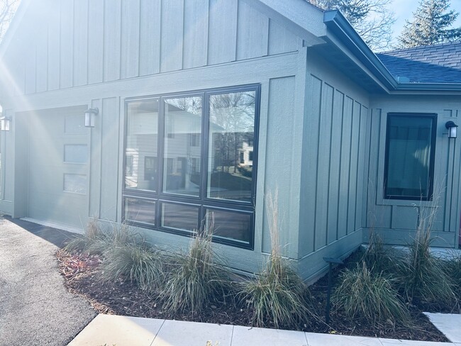 Front view of Living room and Garage. - 702 Union St