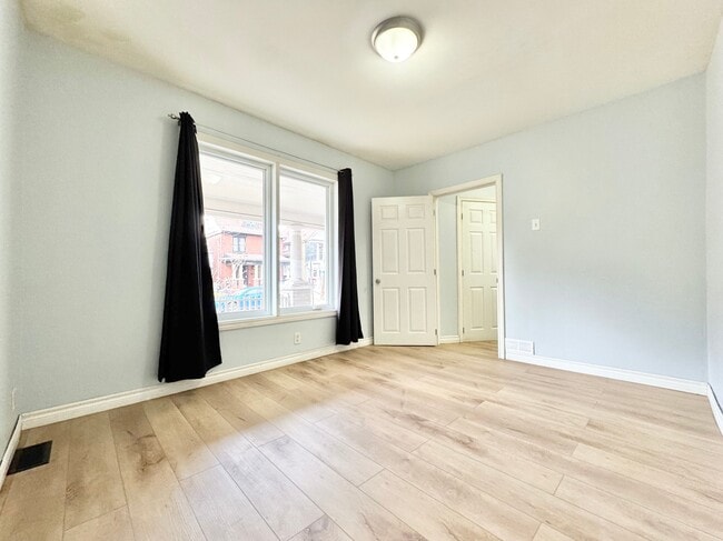 Photo du bâtiment - 18 Barnesdale Ave N