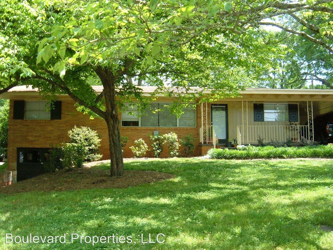 Primary Photo - 135 Glencrest Dr