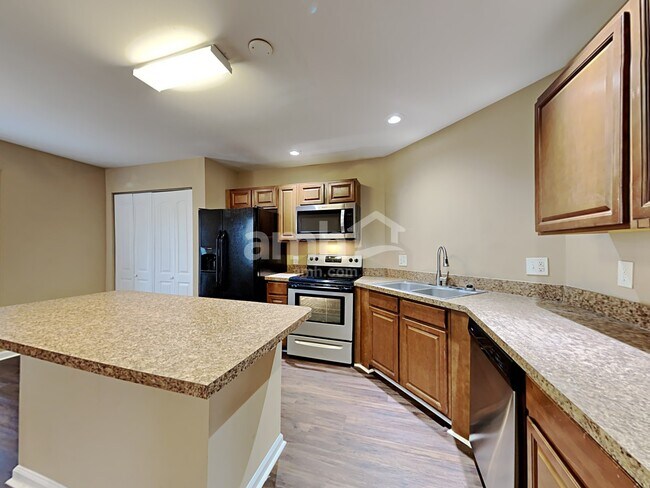 Building Photo - 4400 Oakshyre Way