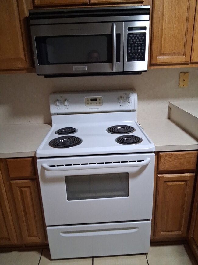 Building Photo - 111 E Sandy Creek Dr