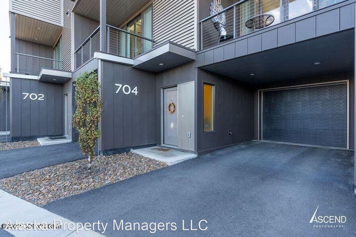 Primary Photo - 2 br, 2.5 bath House - 704 Top Rail Lane