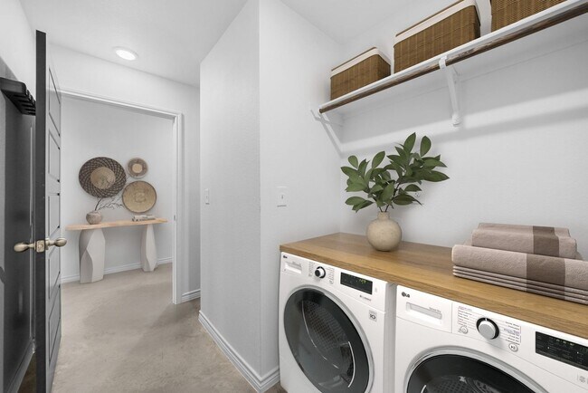 Foto del edificio - 3 BEDROOM 2 BATH CUSTOM HOME IN NOLANVILLE