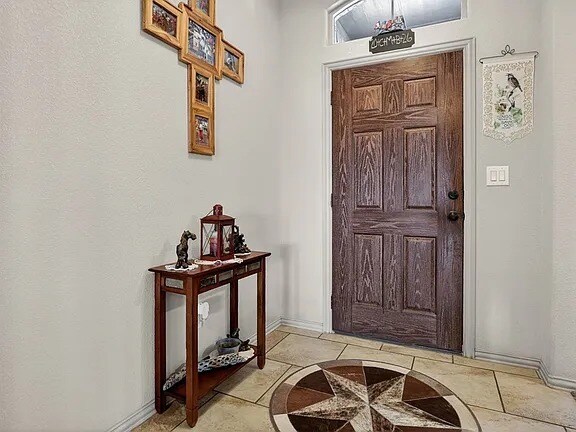Foto del edificio - Comfy 3 Bed/2 Bath Midland Home with all appliances, backyard, attached garage, 6 min to grocery ...