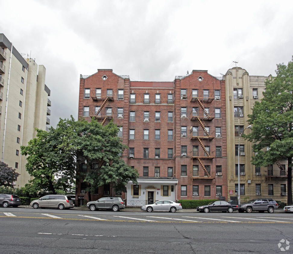 Building Exterior - 2330 Ocean Ave