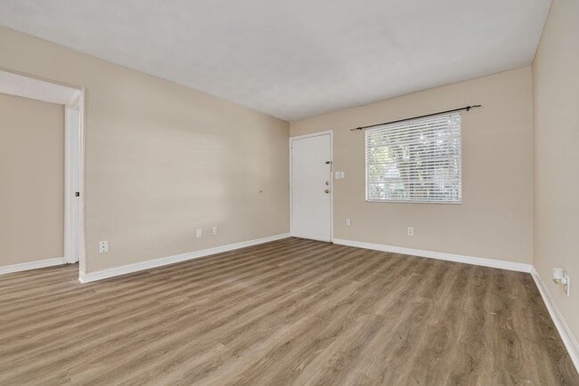 Building Photo - 2808 W Azeele St