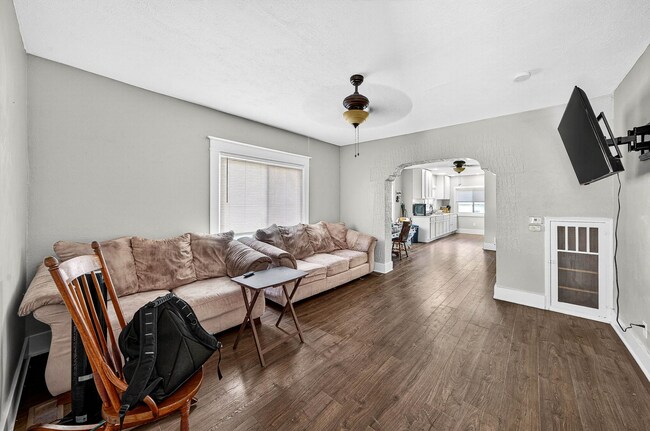 Building Photo - 1303 Sorin St