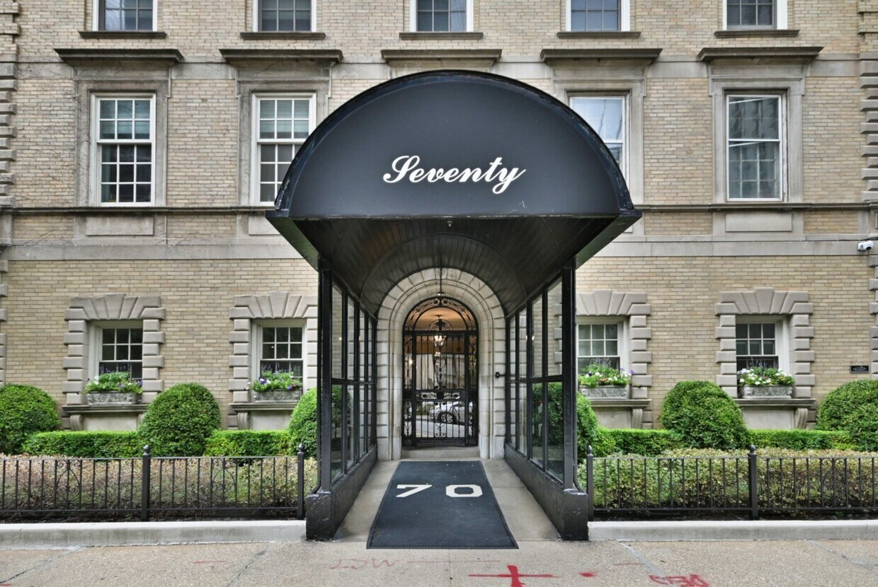Foto principal - 70 E Scott St